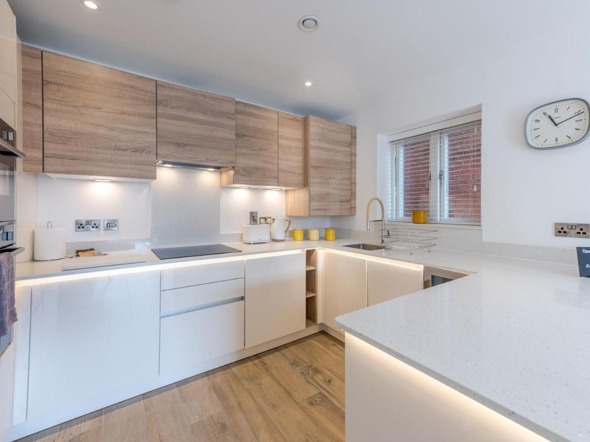 Pass The Keys 1 Bed Albury Contemporary Apartment With Secure Parking Shrewsbury Extérieur photo
