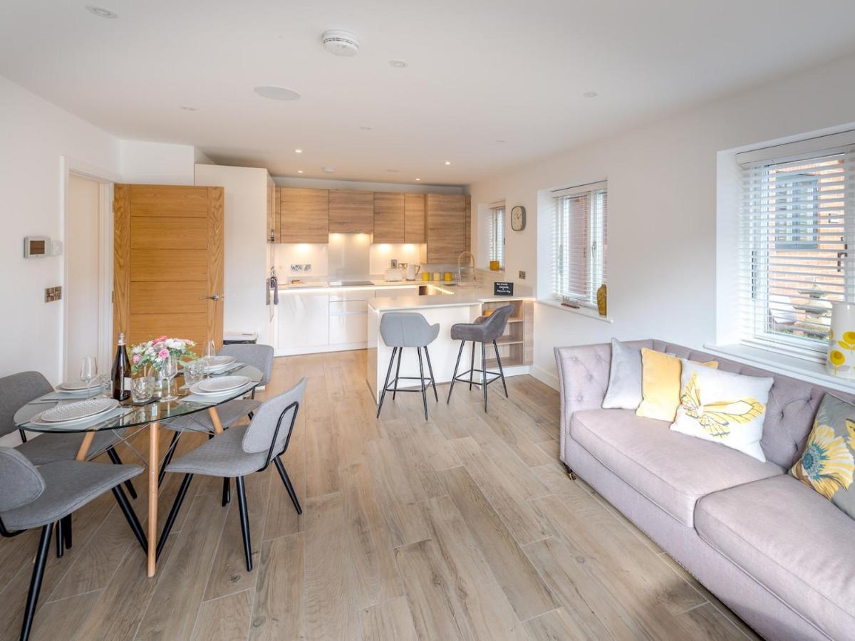 Pass The Keys 1 Bed Albury Contemporary Apartment With Secure Parking Shrewsbury Extérieur photo