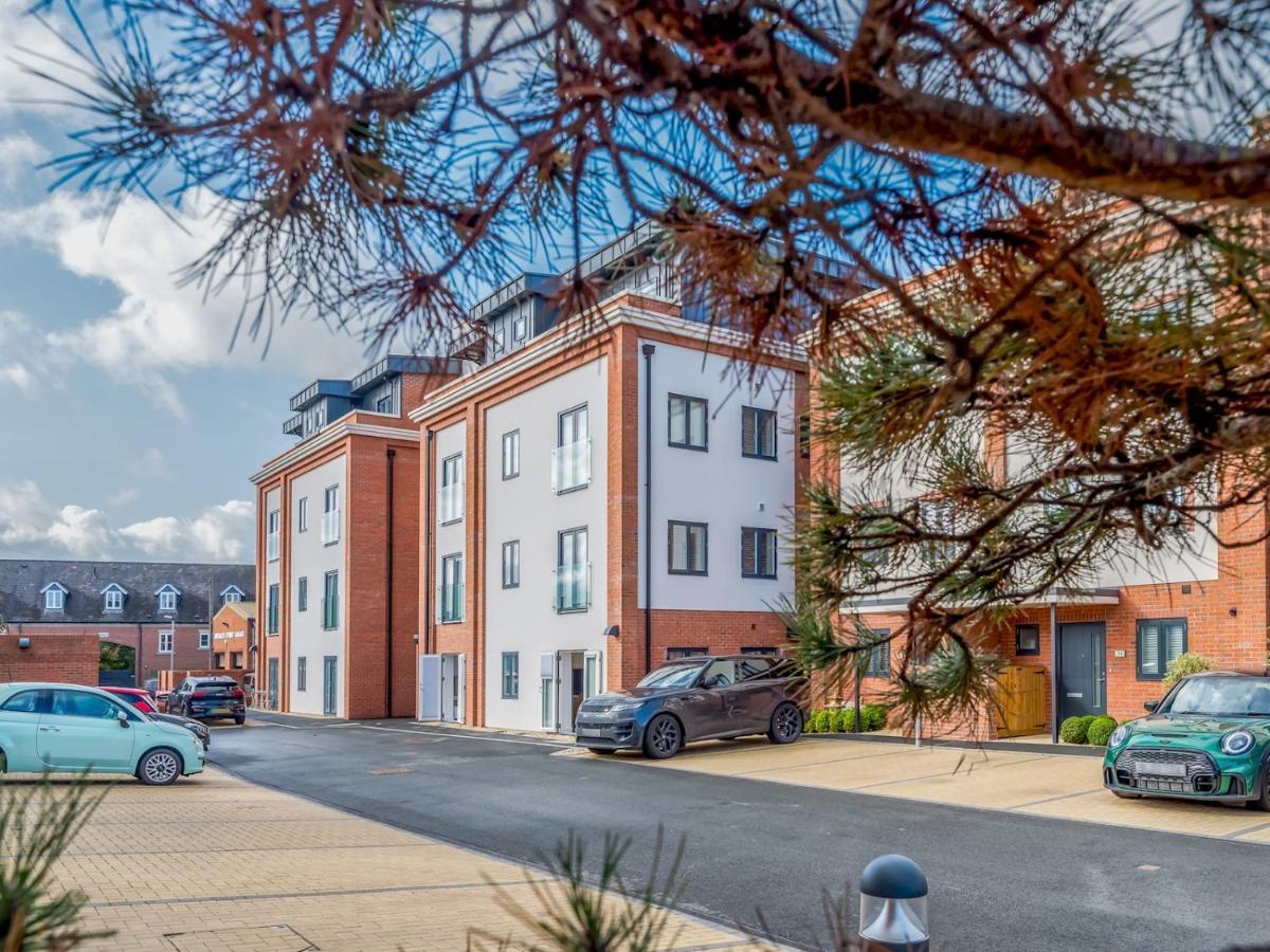 Pass The Keys 1 Bed Albury Contemporary Apartment With Secure Parking Shrewsbury Extérieur photo
