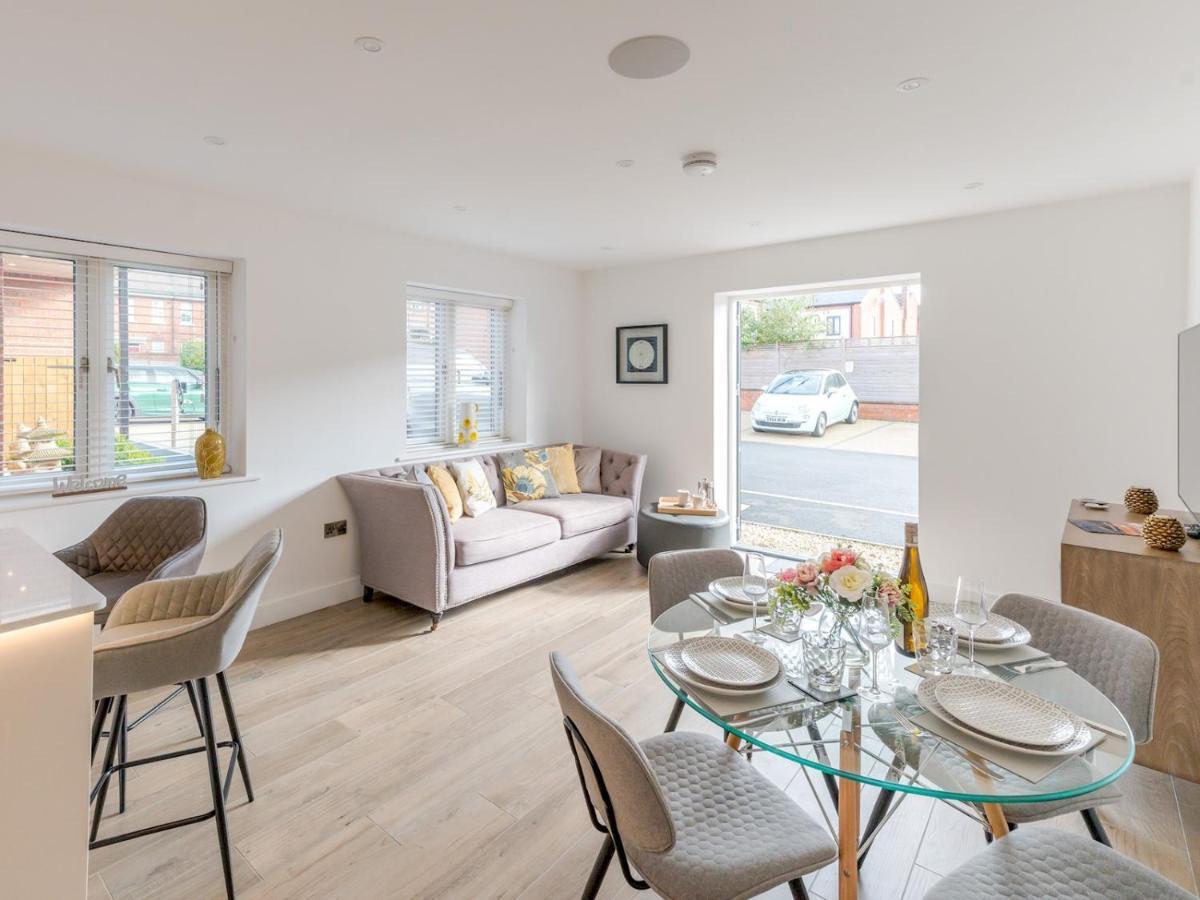 Pass The Keys 1 Bed Albury Contemporary Apartment With Secure Parking Shrewsbury Extérieur photo