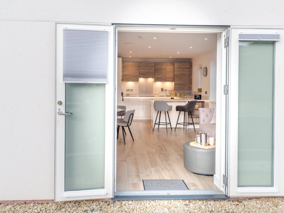 Pass The Keys 1 Bed Albury Contemporary Apartment With Secure Parking Shrewsbury Extérieur photo