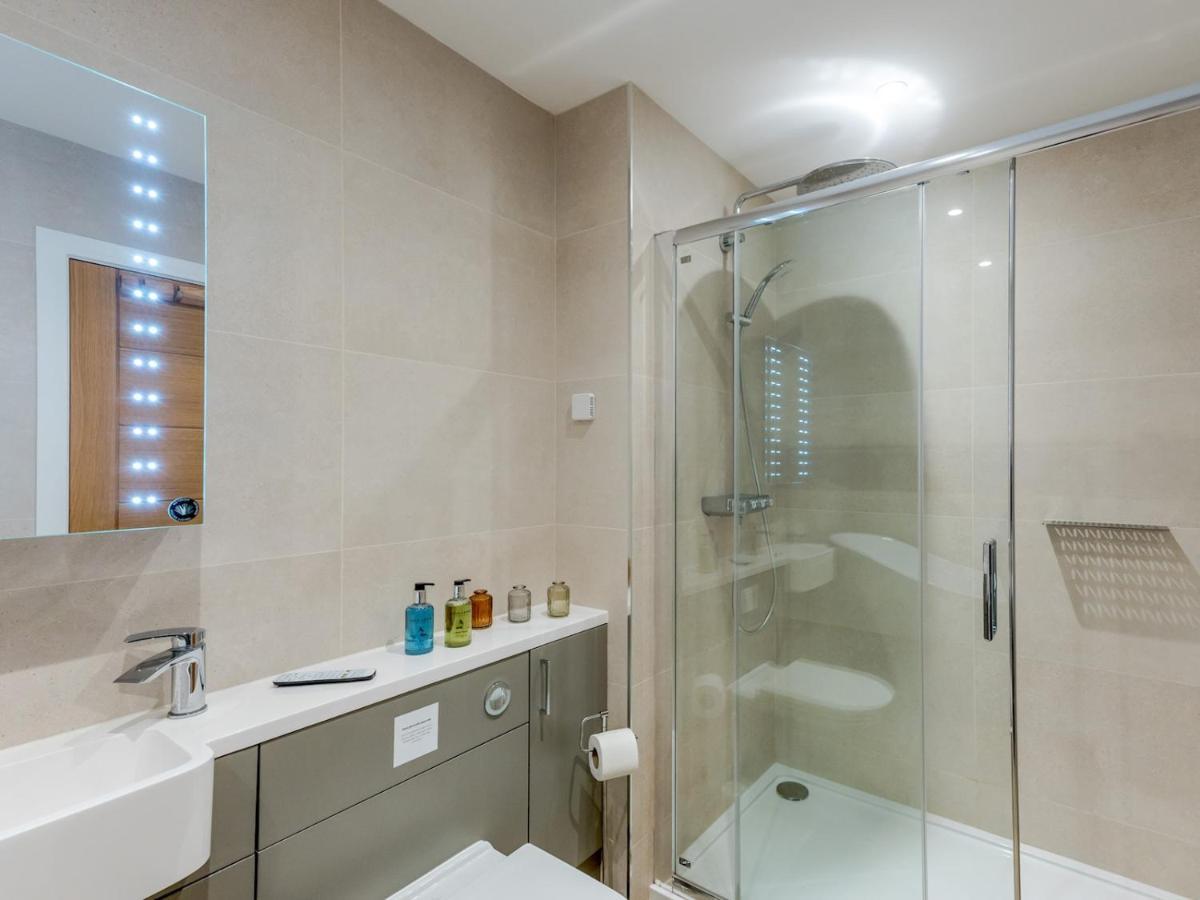 Pass The Keys 1 Bed Albury Contemporary Apartment With Secure Parking Shrewsbury Extérieur photo