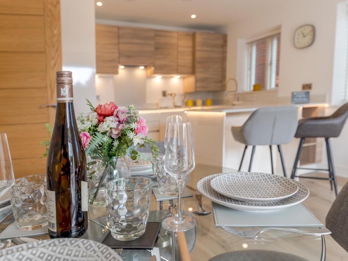 Pass The Keys 1 Bed Albury Contemporary Apartment With Secure Parking Shrewsbury Extérieur photo
